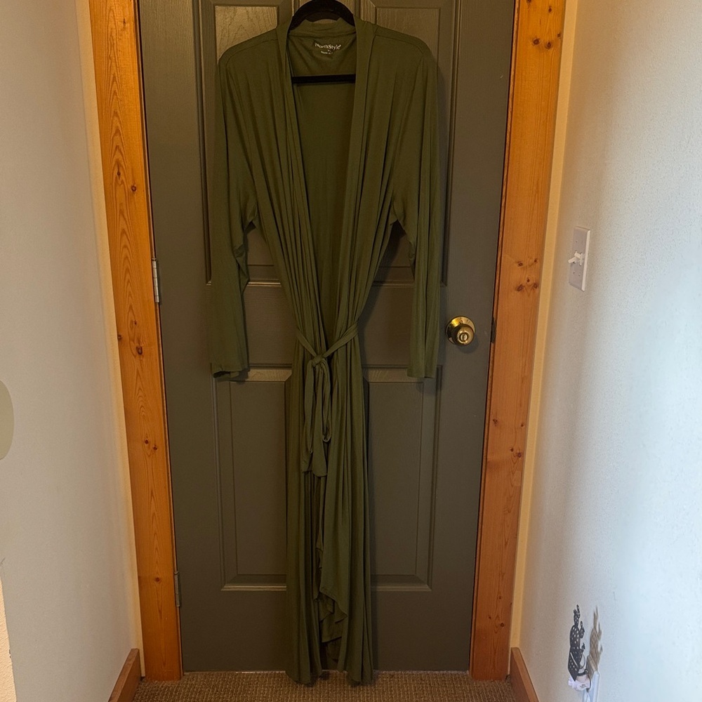 NorthStyle Dark Green Garment